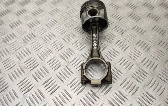 Volkswagen Caddy Piston with connecting rod cay