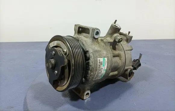 Volkswagen PASSAT B6 Air conditioning (A/C) compressor (pump) 5N0820803