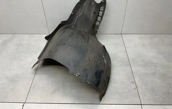 Front wheel arch liner splash guards