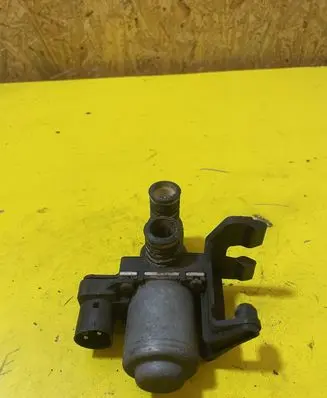 BMW 7 E65 E66 Coolant heater control valve 8375443