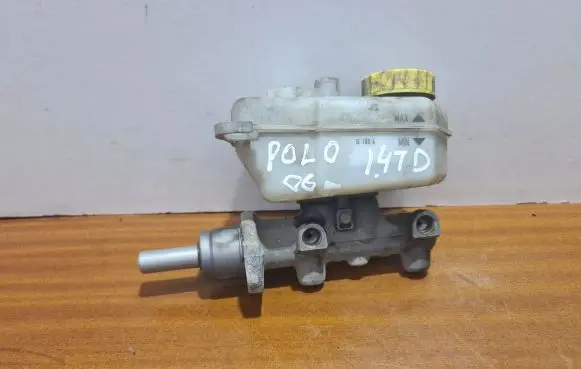 Volkswagen Polo IV 9N3 Master brake cylinder 5617