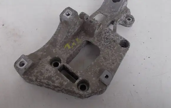 Skoda Octavia Mk2 (1Z) Generator/alternator bracket 