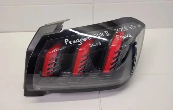 Peugeot 208 Rear/tail lights 9823216680