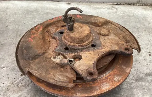 Rear wheel hub