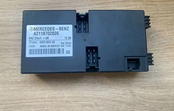 Mercedes-Benz E W211 Seat control module A2118702026 00005822A9