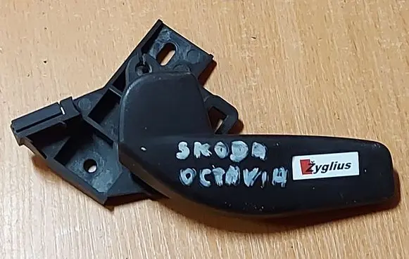 Skoda Octavia Mk3 (5E) Engine bonnet (hood) release handle 5E2823533