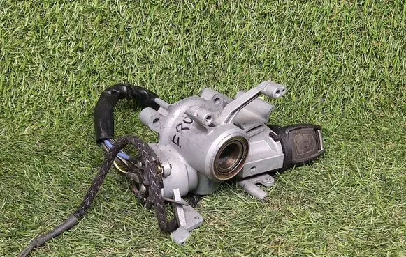 Opel Frontera B Ignition lock