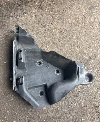 Volvo XC60 Front bumper mounting bracket 30764618