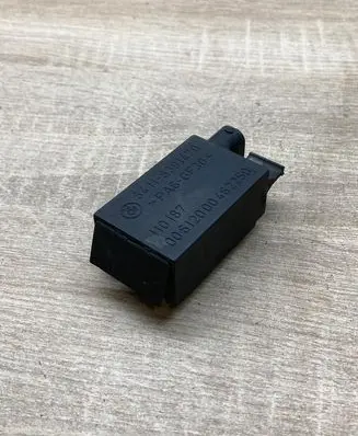 BMW 5 E39 AUC sensor 64118391470