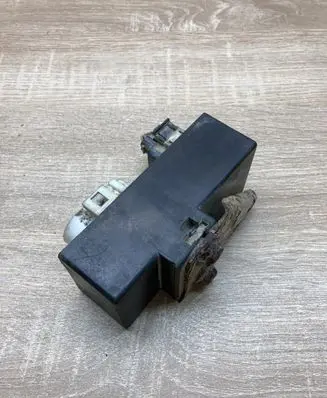 Volkswagen Golf IV Coolant fan relay 1J0919506H 898884000