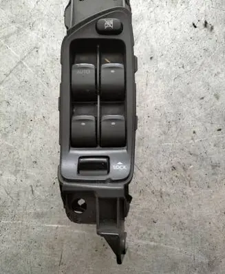 Subaru Legacy Quarter vent window switch M020