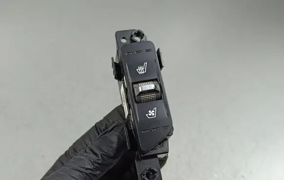 KIA Sorento IV Seat heating switch 299223648