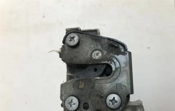 Subaru Impreza I Rear door lock