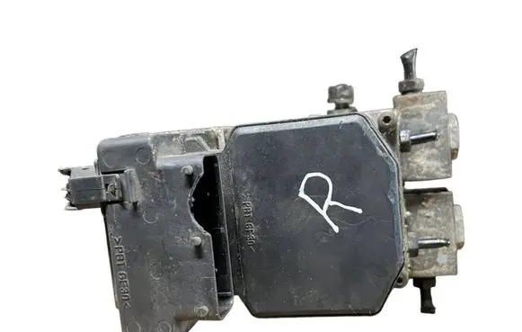 Volkswagen PASSAT B5 ABS Pump 8E0614111R 0273004135