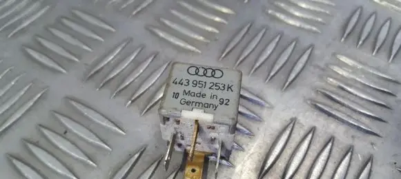 Audi A4 S4 B5 8D Other relay 443951253k 899512