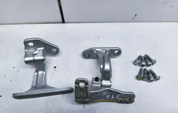 Mercedes-Benz Sprinter W907 W910 Front door hinge set A910C1H910A1