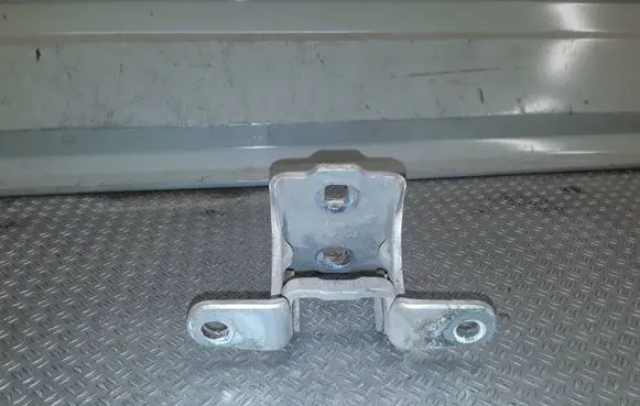 Opel Meriva B Rear door lower hinge