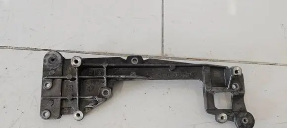Volkswagen PASSAT B6 Engine mounting bracket 03G131159