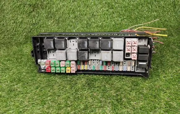 Land Rover Discovery 3 - LR3 Fuse module 8H2214290VA