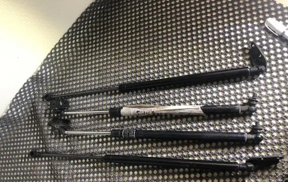 Subaru Impreza III Tailgate/trunk strut/damper