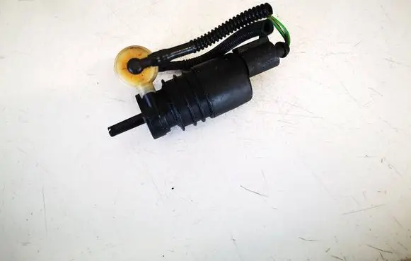 Volkswagen Golf IV Windscreen/windshield washer pump