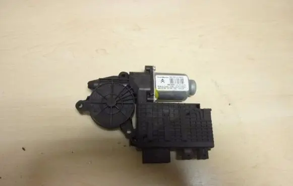Citroen C4 I Picasso Front door window regulator motor 9674032480 Z345