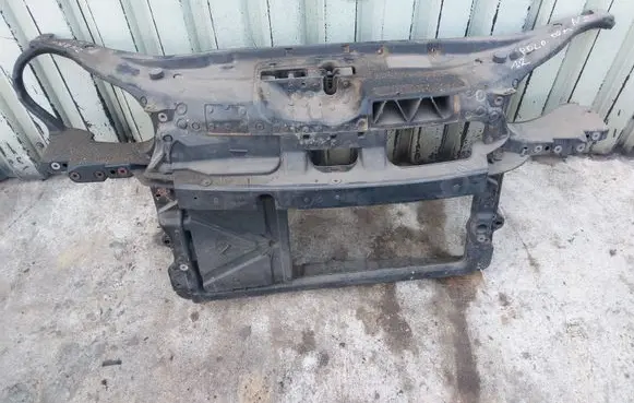 Volkswagen Polo Radiator support slam panel