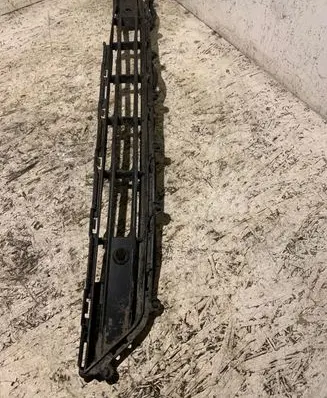 Volvo XC40 Front bumper lower grill