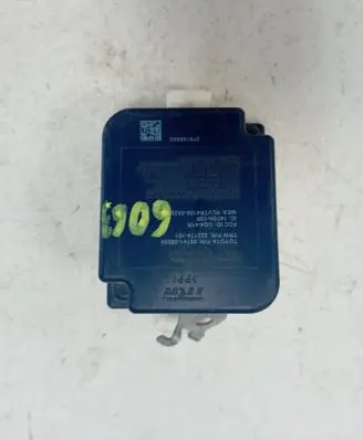 Toyota Sienna XL30 III Door control unit/module 8974108050