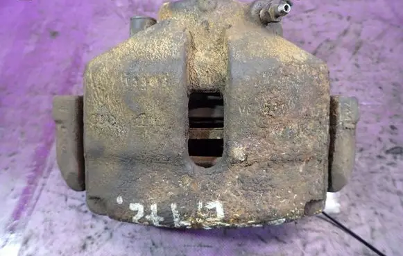 Volkswagen PASSAT B6 Front brake caliper