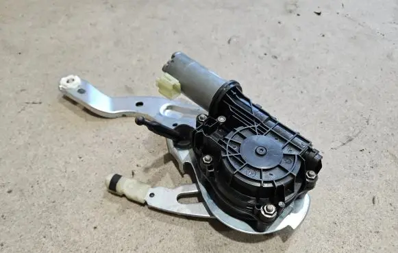 Tailgate/trunk/boot lift motor