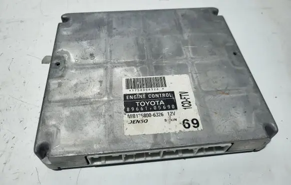 Toyota Avensis T250 Engine control unit/module 8966105690 MB1758006326 1758006326