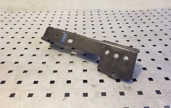 Audi Q7 4L Fender mounting bracket 4L0805698