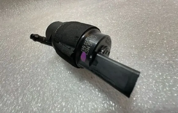 Audi A7 S7 4G Windscreen/windshield washer pump 8K5955647