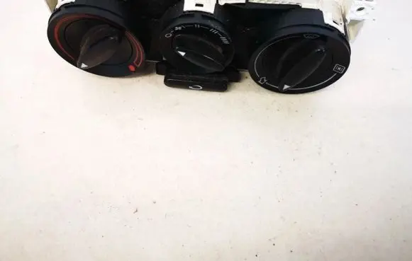 Audi A4 S4 B5 8D Climate control unit 8l0819045a