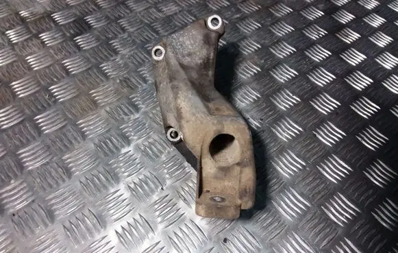 Volkswagen PASSAT B5 Engine mounting bracket 8D0199307J