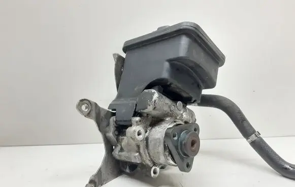 BMW X3 E83 Power steering pump 7692974 7692974536