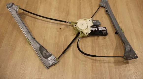 Renault Laguna III Front door window regulator with motor 