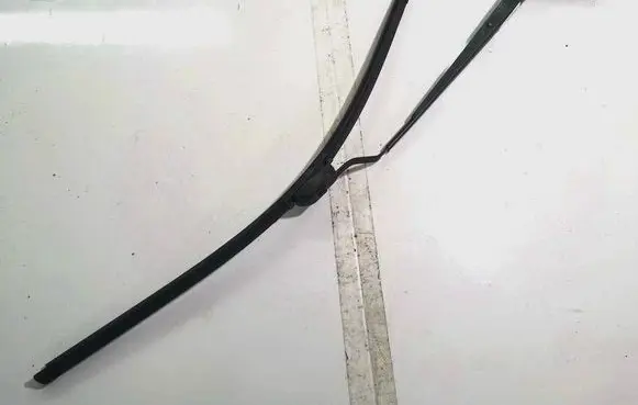 Toyota Corolla Verso AR10 Front wiper blade arm 