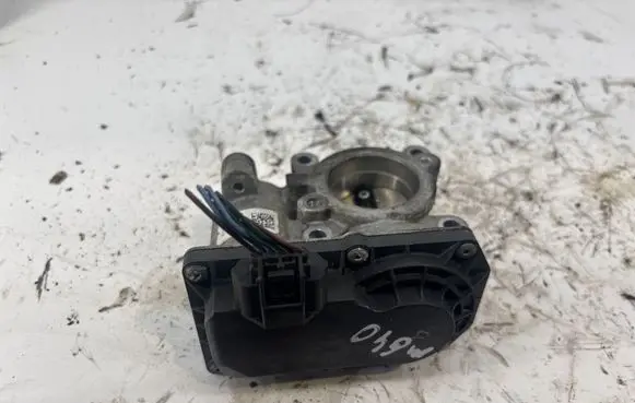 Renault Clio IV Throttle valve 8201171233 6100440 01109