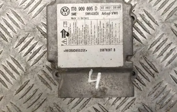 Volkswagen Touran I Airbag control unit/module 1T0909605D