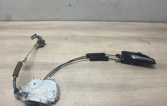 Honda CR-V Front door lock 72151swag1