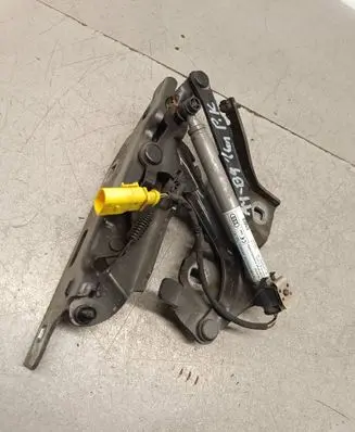 Engine bonnet/hood hinges