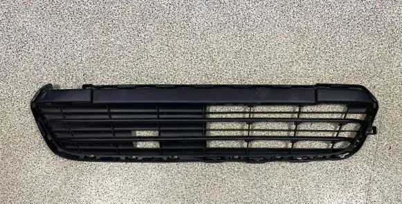Peugeot 108 Front bumper lower grill 531120H120