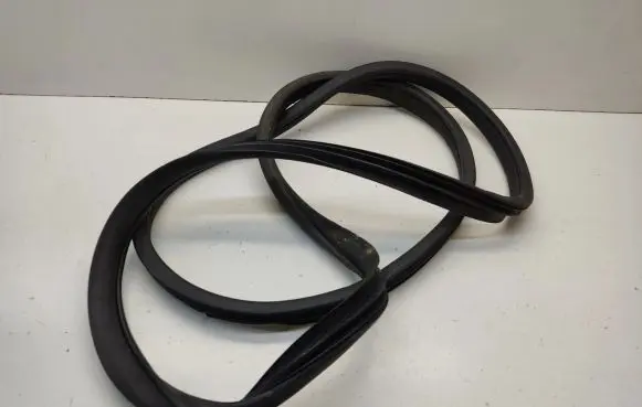 Mercedes-Benz ML W164 Front door rubber seal 208819