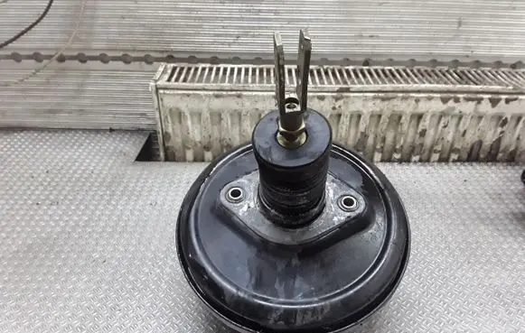 Audi A8 S8 D2 4D Brake booster 4D0612105E