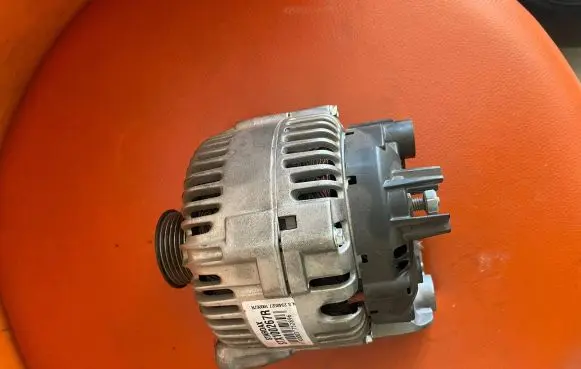 BMW 5 E60 E61 Generator/alternator STX100267R 2940527 100267R