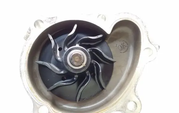 Opel Astra H Water pump