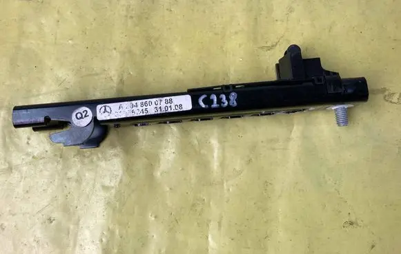 Mercedes-Benz C W204 Seat belt height adjuster A2048600788