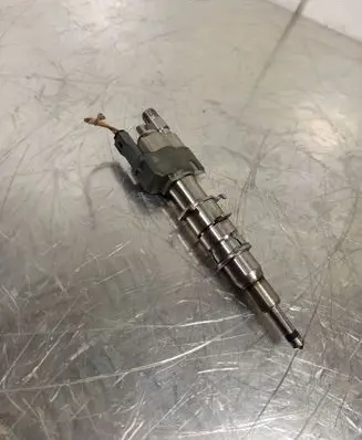 BMW M3 e90 Fuel injector 7589048-08 10181010
